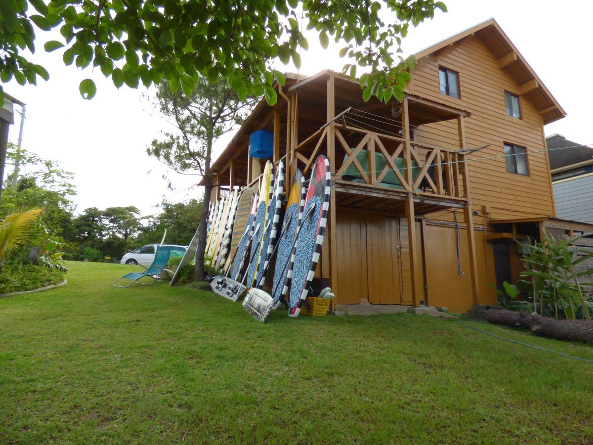 Готель Tropical Surf House Okinawa Онна Екстер'єр фото